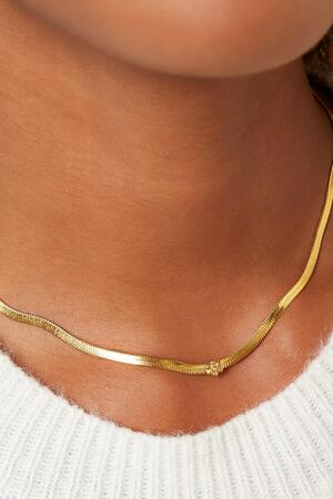 Collar de acero inoxidable con florecita Oro h5 Imagen2